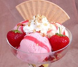 strawberry ice cream sundae