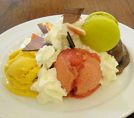 sundae served on a plate